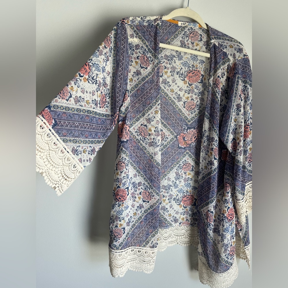 Jolt Lace-Trimmed Kimono